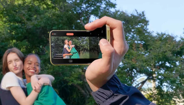 Cara Gunakan Camcorder Grip di Galaxy Z Flip6, Bikin Video Sinematik Jadi Lebih Mudah, Simak Agar Anda Layaknya Cinematographer Profesional