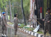 Satpol PP Kabupaten Tangerang Tertibkan Ribuan Alat Peraga Sosialisasi di Sepanjang Jalan Puspemkab Tangerang