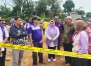 Calon Wakil Bupati Tangerang Intan Nurul Hikmah Tinjau Lokasi Longsor di Pagedangan