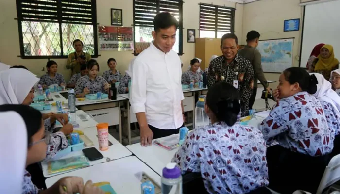 Wapres Gibran Rakabuming Tinjau Uji Coba Program MBG di SMK Negeri 3 Kota Tangerang