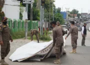 Satpol PP Kabupaten Tangerang Tertibkan 36 Billboard di Hari Pertama Masa Tenang Pemilu 2024