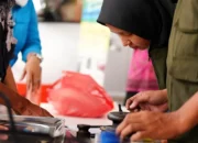 Tingkatkan Kepercayaan Konsumen, Pemkot Tangerang Lakukan Tera Ulang Timbangan di Pasar