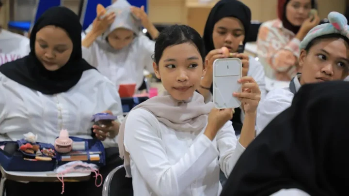 Antusias! 148 Peserta dari Berbagai Kalangan Ramaikan Training Class Make Up Rumah Muda Indonesia dan Hawa Modelling School