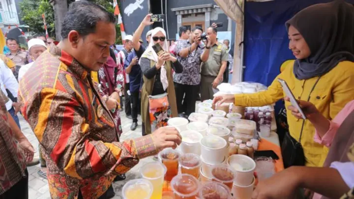 Pj Wali Kota Resmikan Alun-Alun Ciledug dan Bantu Warga dengan Program Bedah Rumah