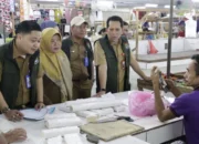 Sidak Pasar Cisoka, Pj Bupati Tangerang Pastikan Stok Kebutuhan Pokok Aman Meski Cabai Merah Naik