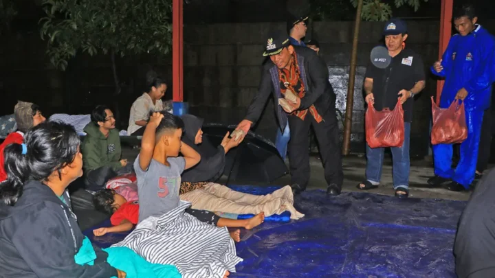 Hujan Deras Sejak Siang hingga Malam Sebabkan Banjir di Kota Tangerang, Pemkot Gerak Cepat Evakuasi Warga yang Terdampak