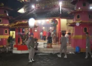 Satpol PP Kerahkan Puluhan Personel Amankan Perayaan Imlek 2025 di Vihara Kabupaten Tangerang
