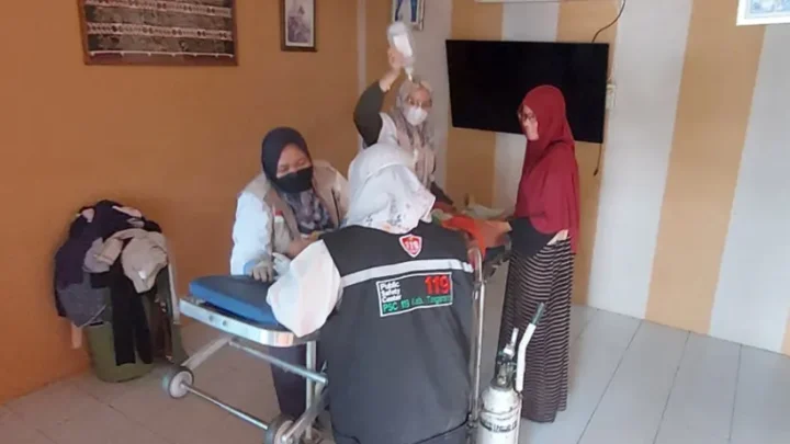 Layanan Medis PSC 119 Kabupaten Tangerang Sukses Tangani Pasien Kritis dengan Dehidrasi Berat dan Sesak Napas