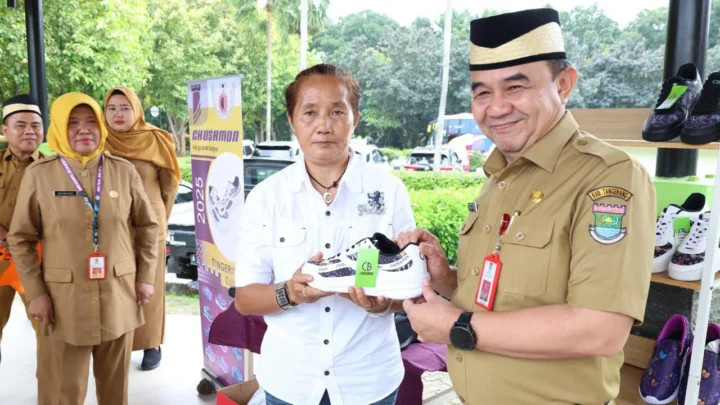 Sekda Dorong ASN Kabupaten Tangerang Pakai Sepatu Batik, Dukung UMKM dan Identitas Daerah