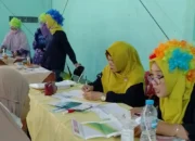 Unik! Wig Kribo Warna-Warni di Posyandu ILP RW 21 Bojong Nangka Bikin Warga Tertarik