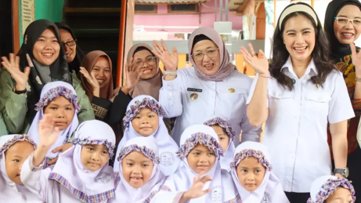 Tinjau SPPG Curug Kulon, Wamen Kemendukbangga: MBG Bukan Hanya Untuk Anak Sekolah, Tapi Juga Untuk Ibu Hamil, Menyusui, dan Baduta”