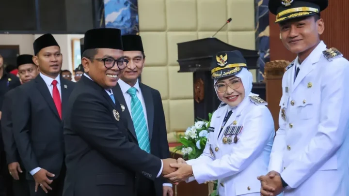 Hadiri Sertijab Bupati dan Wakil Bupati Pandeglang, Gubernur Andra Soni Minta Adil, Merata, dan Jauhi Praktik Korupsi