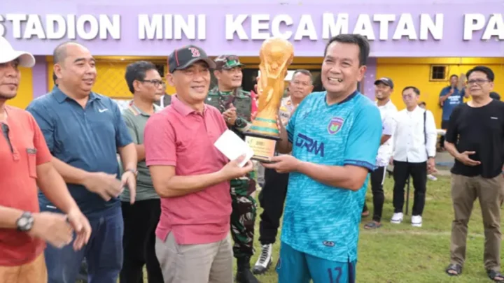 Oldstar Desa Serdang Kulon Juara 1 Liga Antardesa Panongan 2015, Bupati Maesyal Rasyid Serahkan Piala Liga Ramadan Antardesa Kecamatan Panongan 2025
