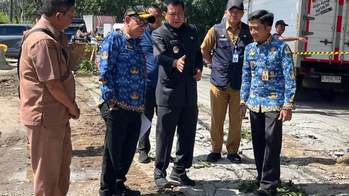Jalan Bojong Renged – Teluknaga Dibenahi, Bupati Maesyal Pastikan Titik Kritis Jadi Prioritas Rekonstruksi