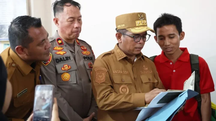 Langsung Ditindak! Gubernur Andra Soni Perintahkan Perbaikan Pelayanan UPT Samsat