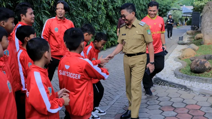 Tim Cilik Salfas Soccer Kota Tangerang Siap Berlaga di Kuala Lumpur Cup 2025, Wali Kota Sachrudin: “Mainlah Penuh Semangat!”