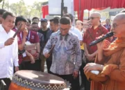 Perkuat Harmoni dalam Kebhinekaan, Bupati Tangerang Turut Meriahkan Perayaan Tri Suci Waisak 2569 BE di Citra Raya