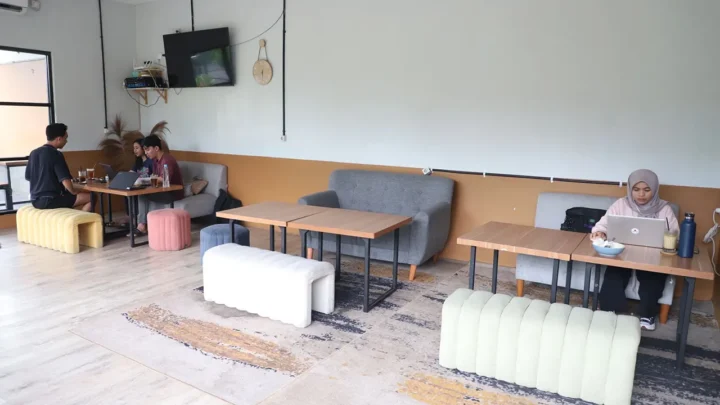 Nongkrong Hits ala Anak Tangerang! Namiji Corner Coffee Buka Cabang Halaman Baru Konsep Cozy & Instagramable