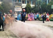 BPBD Kota Tangerang Gelar Simulasi Penanganan Awal Kebakaran di MI Al Ma’mur