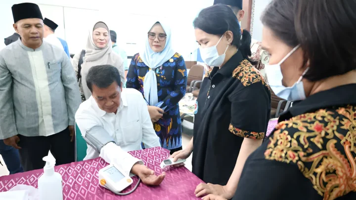 Bupati Tangerang Hadiri Bakti Sosial Pelayanan Kesehatan dan Permodalan di Sepatan Timur