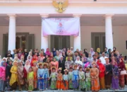 Gubernur Andra Soni Serukan Kebaya sebagai Simbol Keanggunan Perempuan Banten di Peringatan Hari Kebaya Nasional 2025