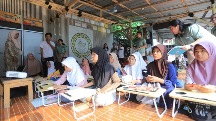 Osaka PIK2 Ajak Anak-Anak Roemah Tawon Kenal Dunia Perhotelan di Hari Anak Nasional