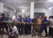 Geger! Ular Piton Sepanjang 8 Meter dan Seberat 100 Kg Dievakuasi dari Gudang Dekat Pemukiman Warga Tangerang