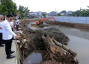 Kali Wetan di Kawasan Puri Kartika Dinormalisasi, Pemkot Tangerang Keruk Endapan untuk Atasi Banjir
