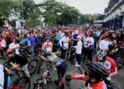 Ribuan Warga Tangerang Kayuh Sepeda Bareng Walikota di Stadion Benteng Reborn