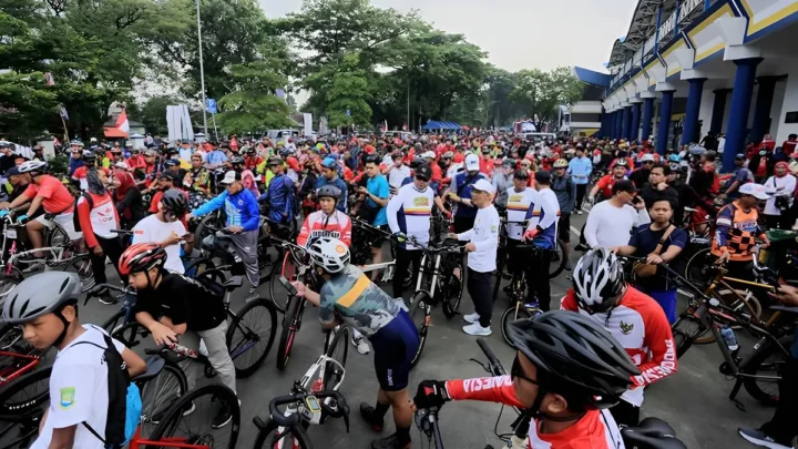 Ribuan Warga Tangerang Kayuh Sepeda Bareng Walikota di Stadion Benteng Reborn