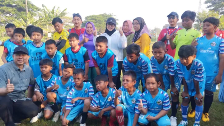 Dukung Penuh Semangat Pembangunan, Wabup Intan Resmi Buka Turnamen 17-an di Sovil Desa Sodong