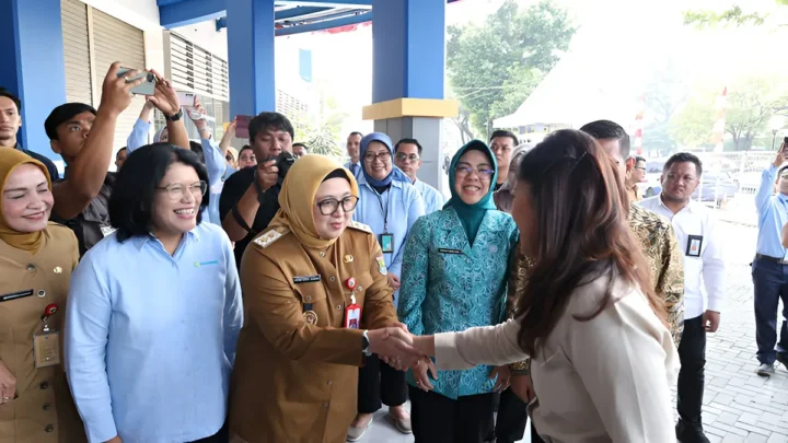 Kick-Off Bareng Menteri Komdigi, Wabup Intan Cek Pemeriksaan Kesehatan Gratis di BPK Penabur Gading Serpong