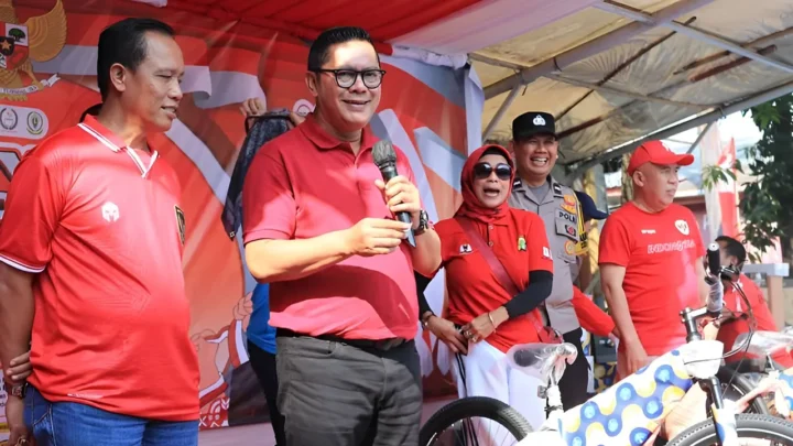 Wakil Wali Kota Tangerang Ramaikan Jalan Santai Gebyar Kemerdekaan di Kecamatan Periuk