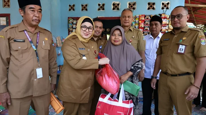 Wabup Tangerang Salurkan Bantuan Langsung untuk Korban Angin Puting Beliung di Jambe