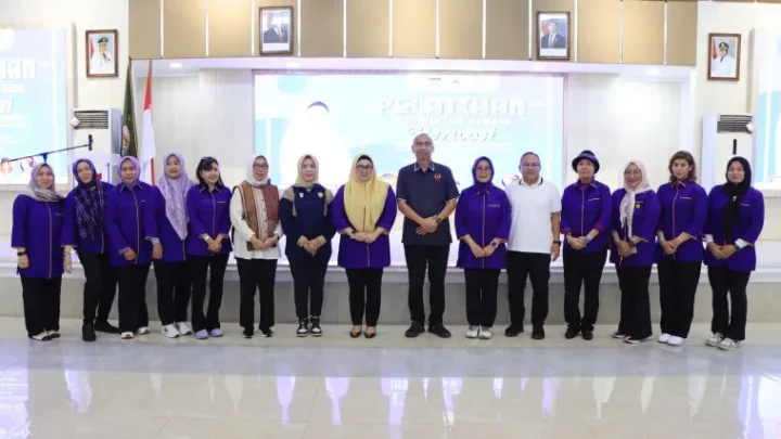 Buka Pelatihan Instruktur Senam Perwosi, Wabup Intan: “Yuk Senam, Murah tapi Bikin Sehat dan Happy!”