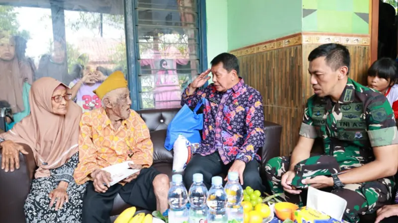 Jelang Hari Pahlawan, Bupati Tangerang Kunjungi Rumah Pejuang Sepuh Haji Assam di Sepatan