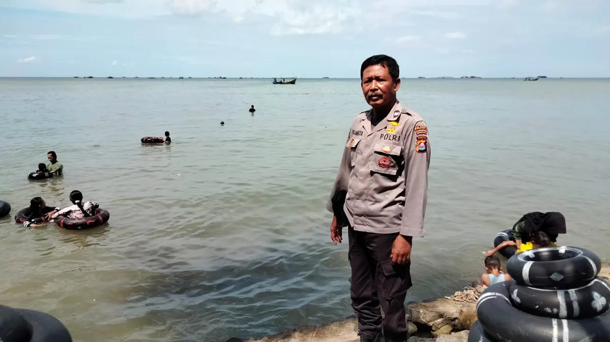 Polsek Kronjo Gelar Patroli Wisata di Pulo Cangkir untuk Jaga Keamanan
