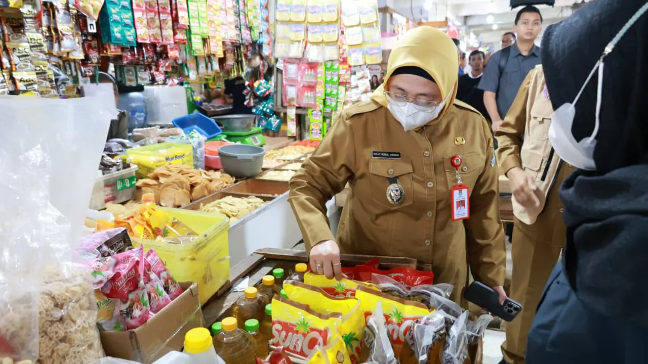 Kenaikan Signifikan Daging dan Minyak, Ini Temuan Wabup di Pasar Kelapa Dua