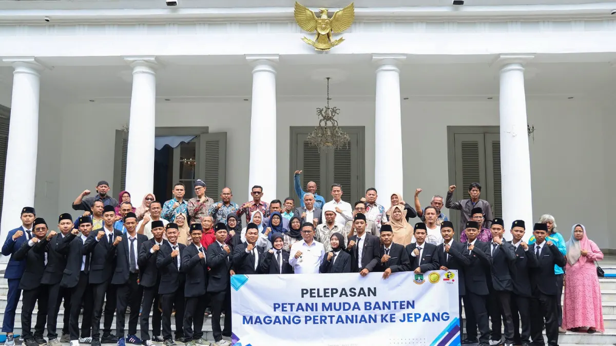 Gubernur Andra Soni Lepas 21 Petani Milenial ke Jepang