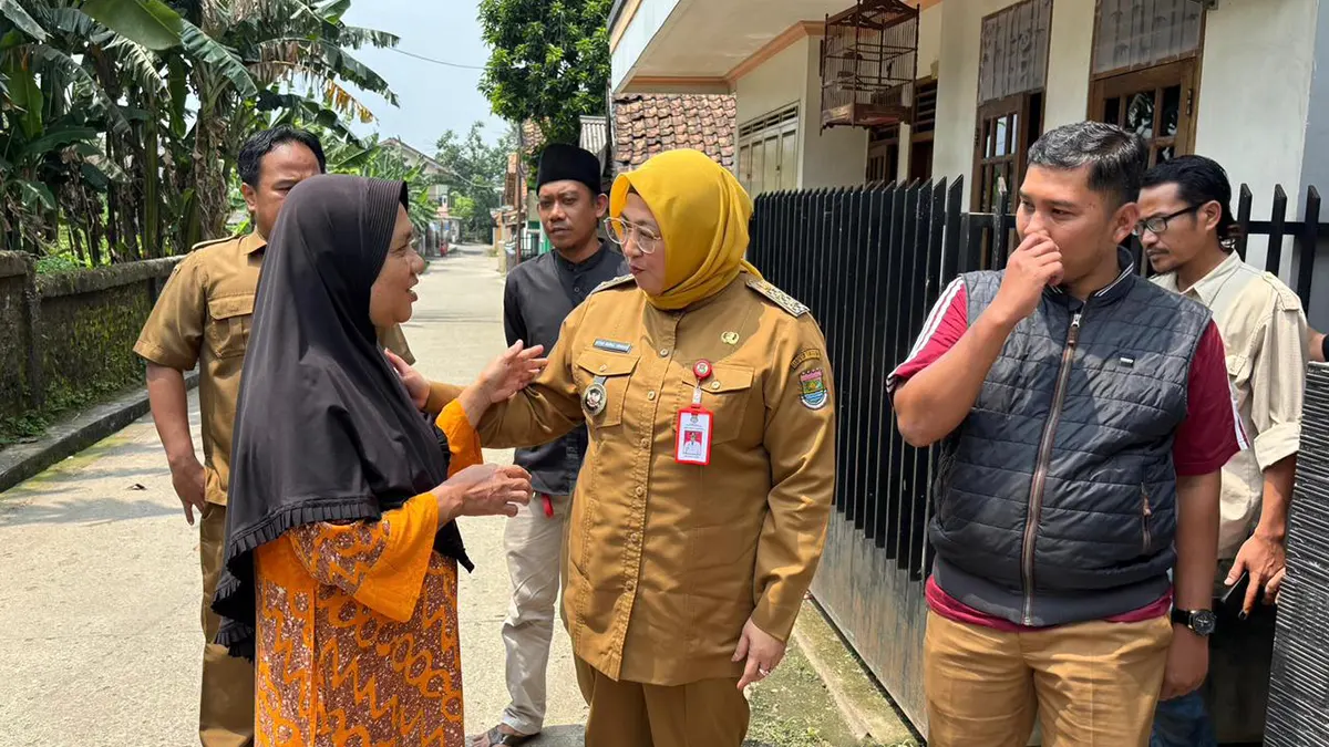 Prioritaskan Kesejahteraan Masyarakat, Wabup Intan Cek dan Pastikan Renovasi RTLH di Sentul Balaraja