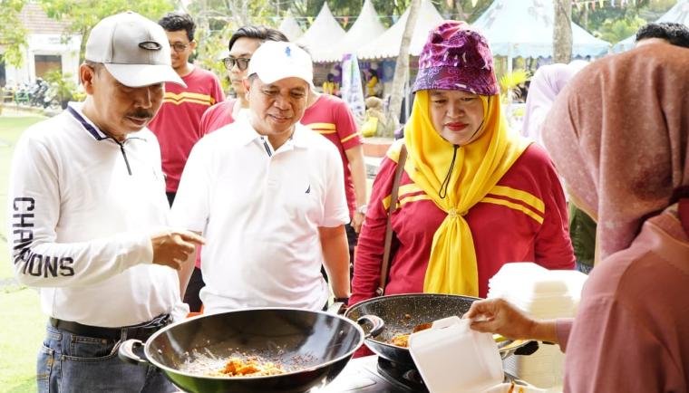 Gebyar Festival Kuliner Cikupa Ditutup, Sertifikat Halal Diserahkan kepada Pelaku UMKM