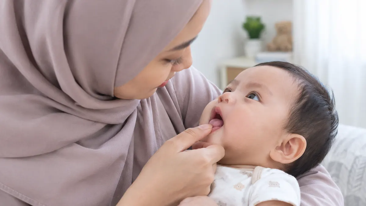 Bayi Sering Terlepas Saat Menyusu? Jangan Langsung Mengira Tongue Tie